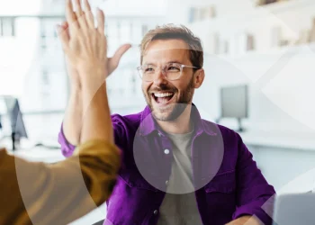 Incentivo de vendas: 10 melhores práticas para motivar sua equipe e bater metas